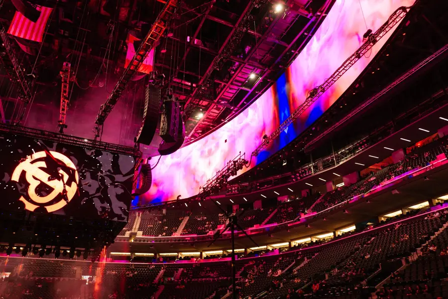 Arena LED screens in pink during the Fuerza Regida show